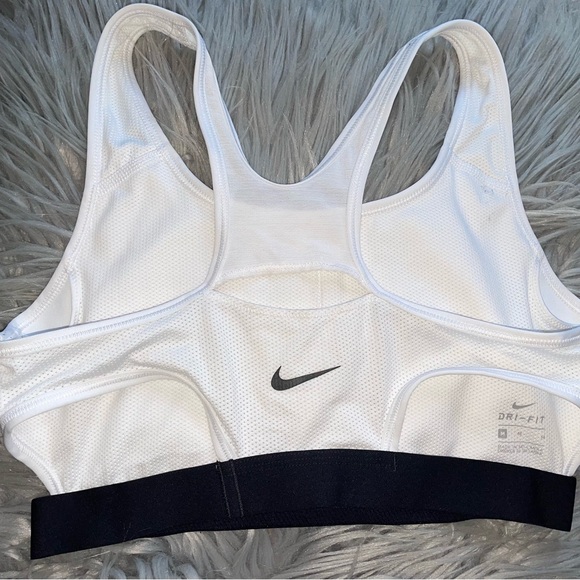 Nike sports bra women’s M medium dri fit mesh white classic logo gym workout bra - Picture 6 of 7